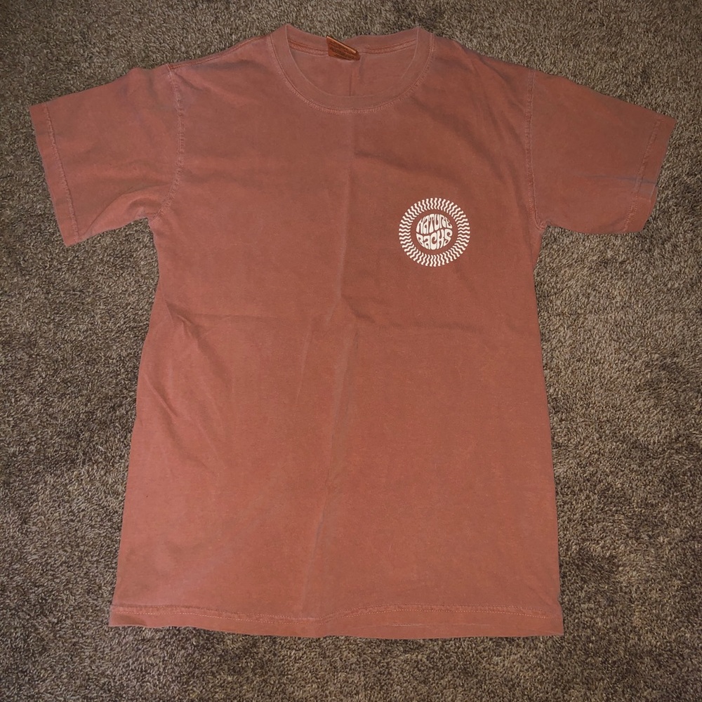 Nature backs tee
